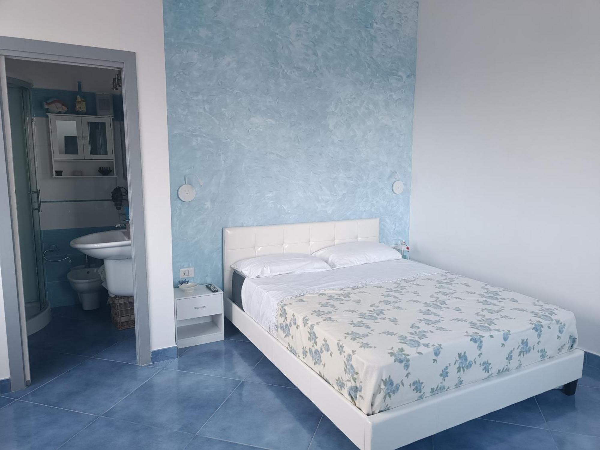 La Luna Nel Pozzo Procida Room photo